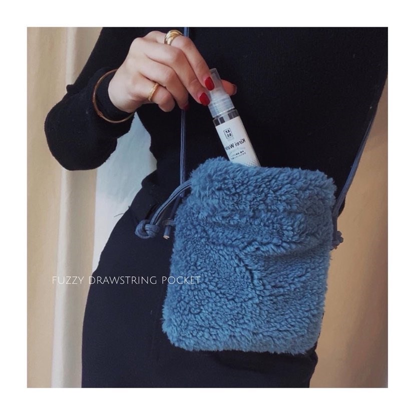 fuzzy drawstring pocket  毛絨絨萬用束口袋包 藍/杏