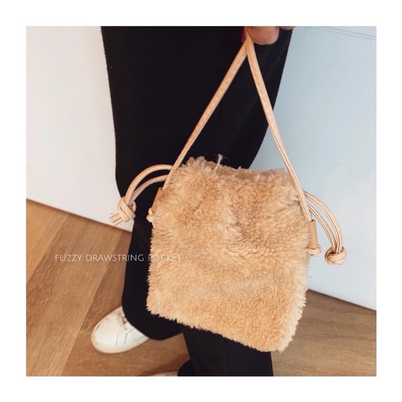 fuzzy drawstring pocket  毛絨絨萬用束口袋包 藍/杏