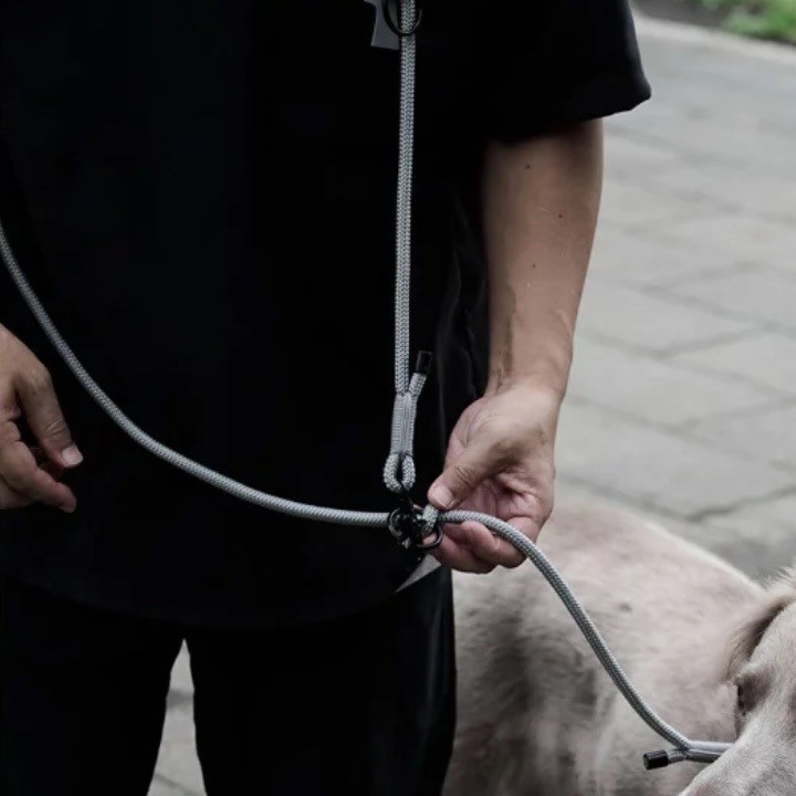 GRIS THE SHOULDER LEASH LIMESTONE  | 斜背式牽繩／灰