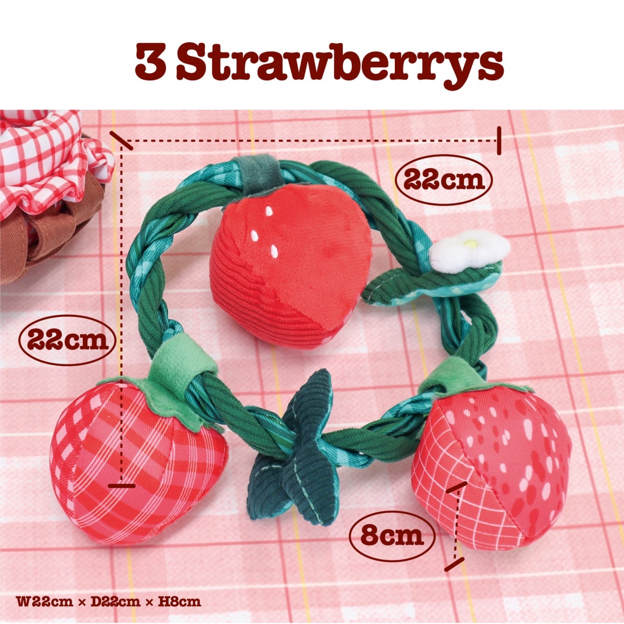 Strawberry wreath in strawberry field ｜草莓園裡的草莓圈玩具