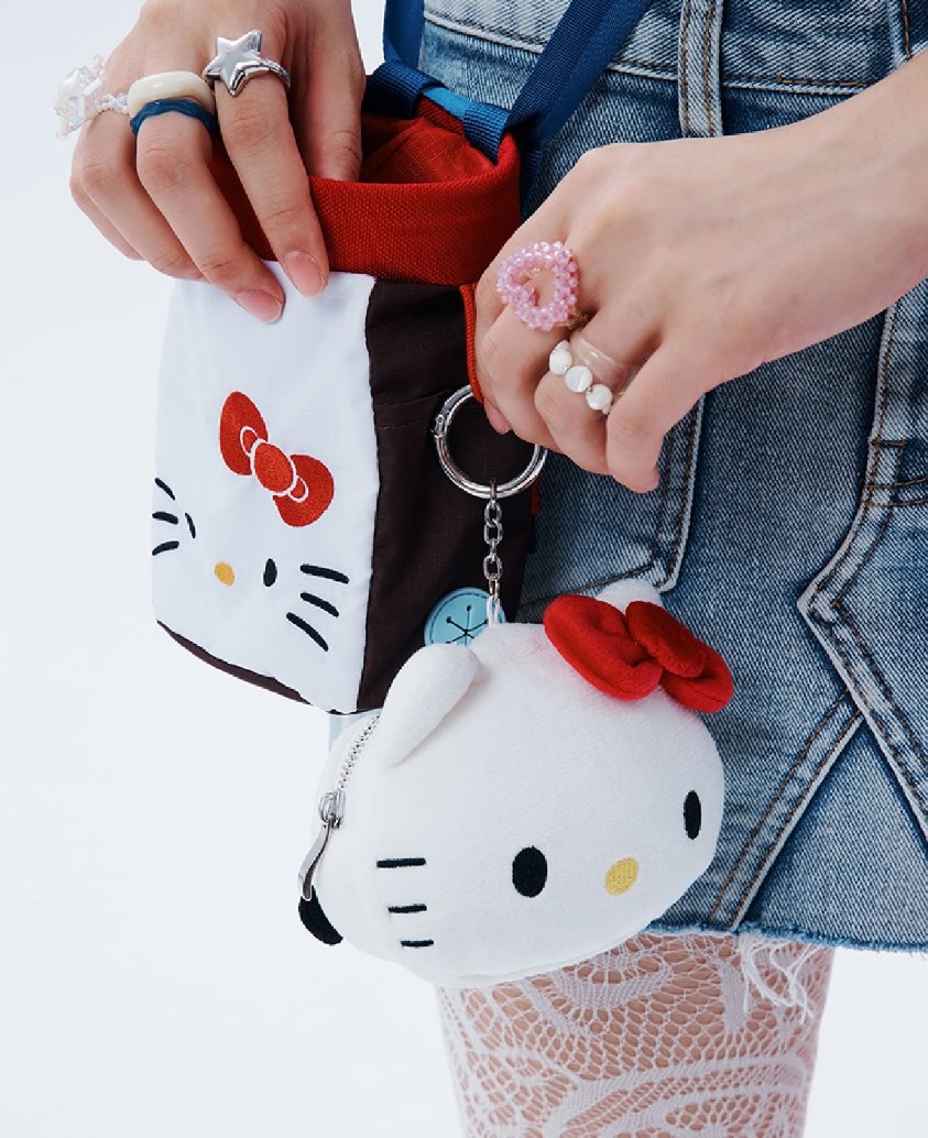 HELLO KITTY x ARUMARU POOP BAG KEY RING | 凱蒂貓吊飾拾便袋  白