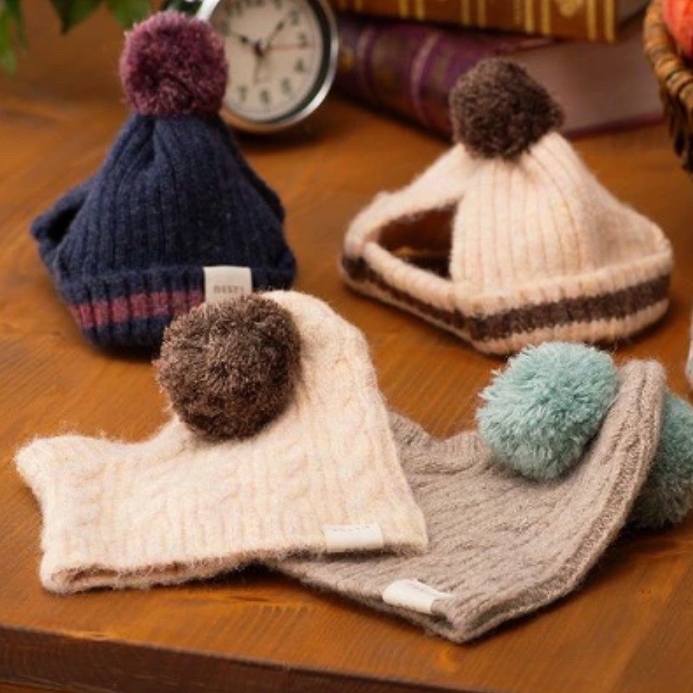 fur ball knitted hat ｜露耳毛球針織帽 